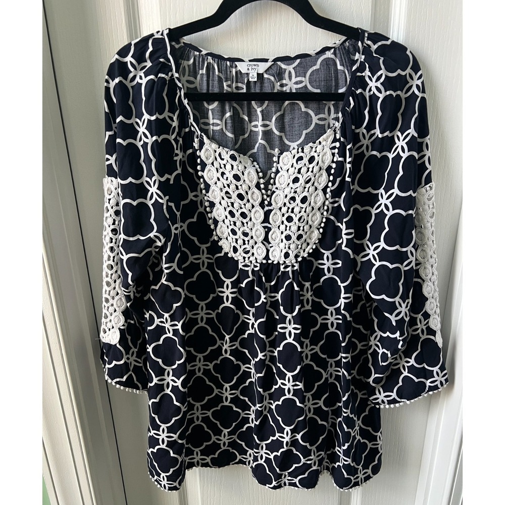 Crown & Ivy Womens Tunic Top Black White Geo Print Crochet Accents Size M